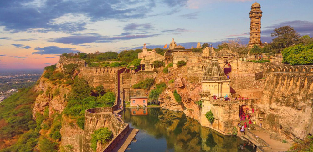 Visit Chittorgarh by balaji best udaipur to chittorgarh taxi